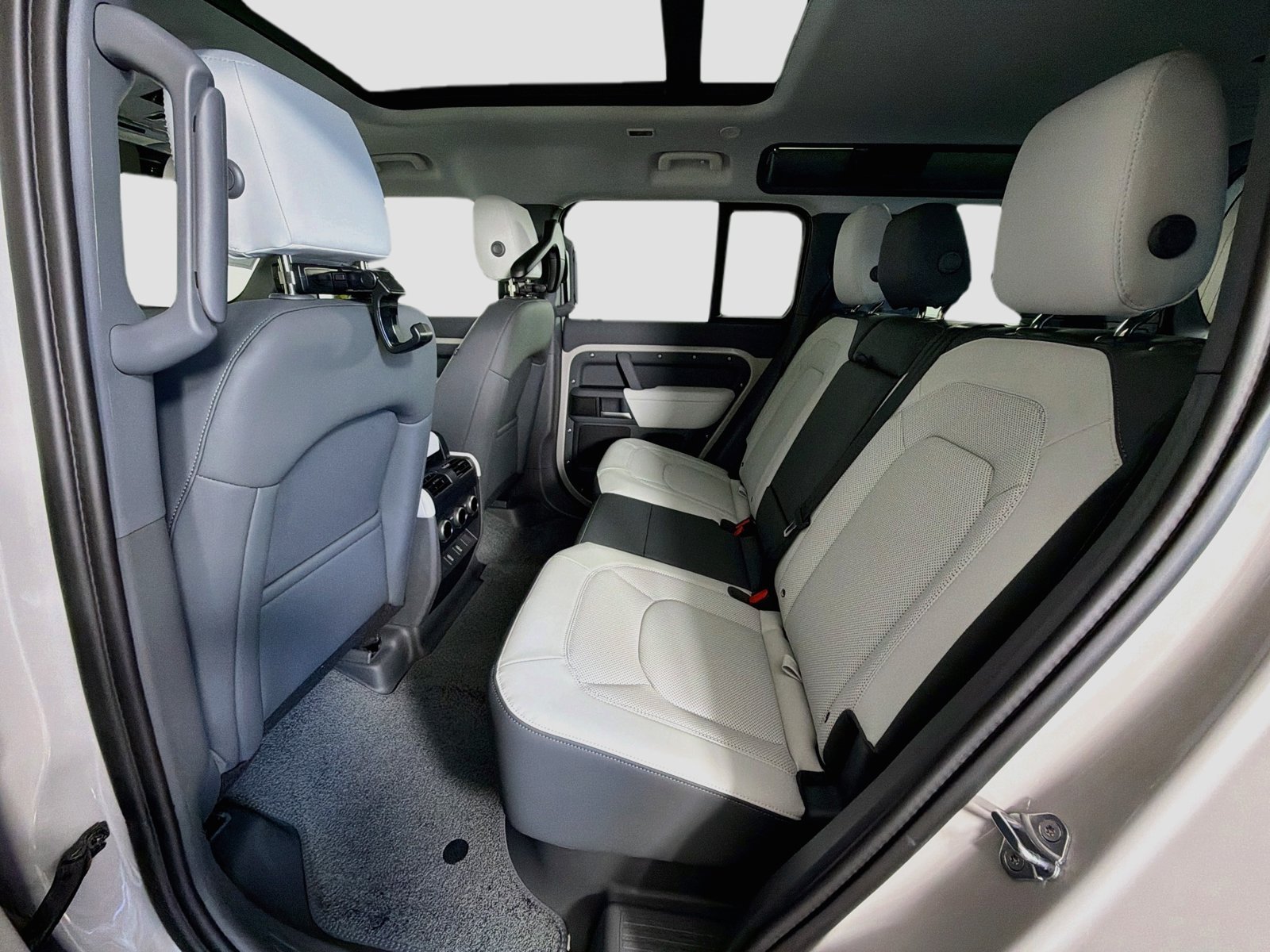 New 2026 Land Rover Defender 110 S AWD/4WD image 27