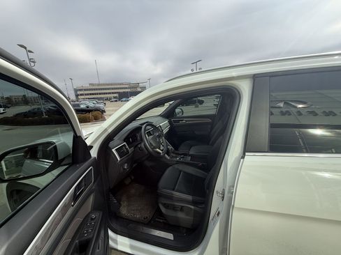 Used 2022 Volkswagen Atlas Cross Sport SE image 7