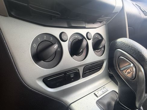 Used 2014 Ford Focus SE FWD image 35