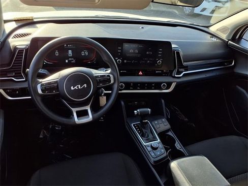 Used 2024 Kia Sportage LX image 10