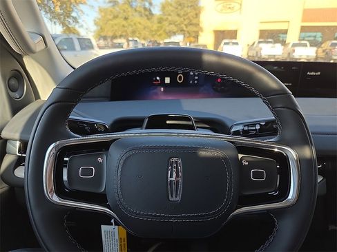 New 2025 Lincoln Navigator Reserve image 19