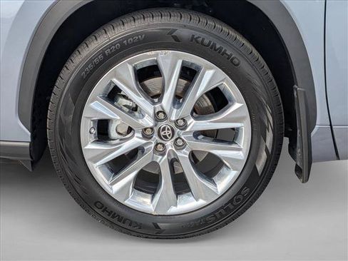 Certified 2024 Toyota Highlander Limited AWD/4WD image 24