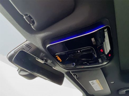 Used 2025 Mercedes-Benz GLC 300 4MATIC image 11