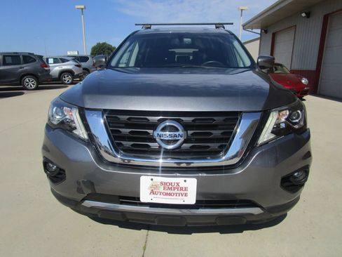 Used 2017 Nissan Pathfinder SL FWD image 4