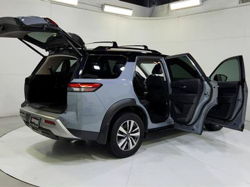 Certified 2023 Nissan Pathfinder SL w/ Black Appearance Package FWD image 32