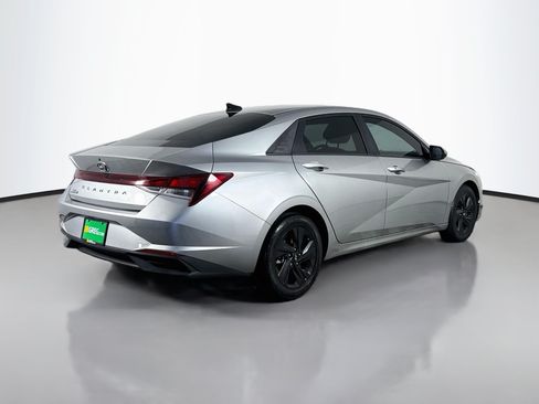 Used 2022 Hyundai Elantra SEL w/ Convenience Package FWD image 10