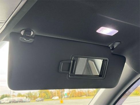 Used 2022 Volkswagen Tiguan SE R-Line image 31