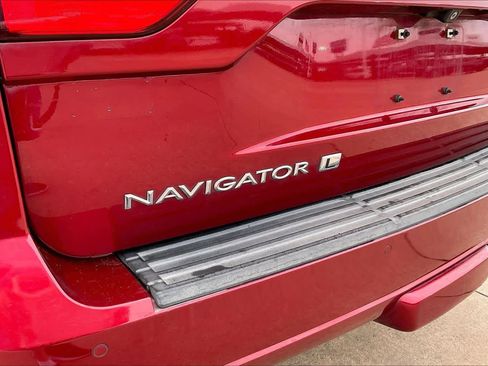 Used 2015 Lincoln Navigator L w/ Equipment Group 101A Reserve image 11