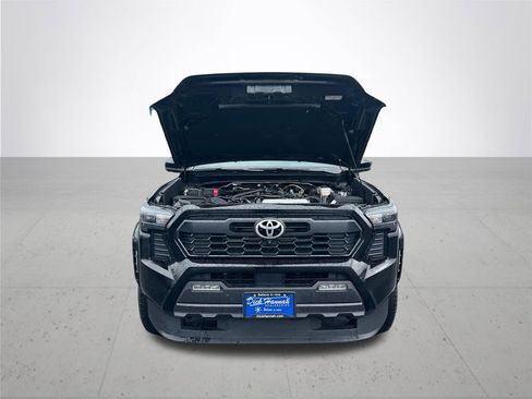 Certified 2025 Toyota Tacoma TRD Sport w/ TRD Sport Premium Package AWD/4WD image 5