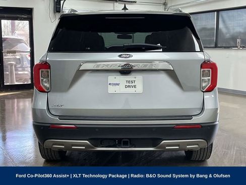 Used 2024 Ford Explorer XLT w/ Equipment Group 202A RWD image 7