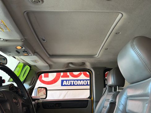 Used 2004 HUMMER H2 w/ Preferred Equipment Group AWD/4WD image 14