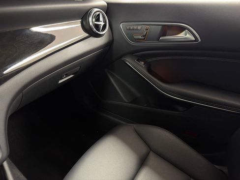 Used 2014 Mercedes-Benz CLA 250 image 25