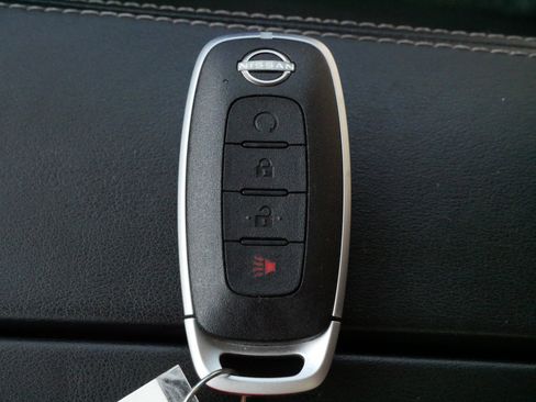 Used 2023 Nissan Rogue SV image 30