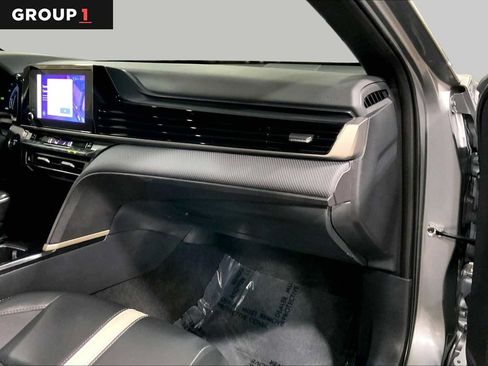 Used 2025 Toyota Camry SE FWD image 19