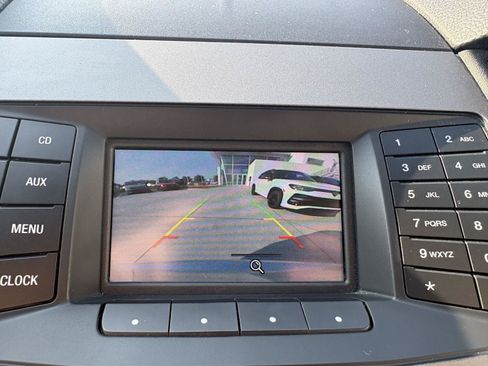 Used 2018 Ford Taurus SE FWD image 17