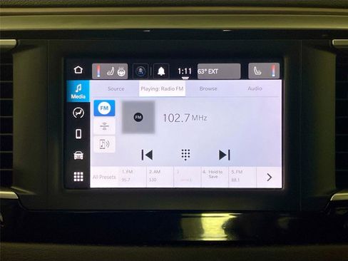 Used 2022 Chrysler Voyager LX image 7