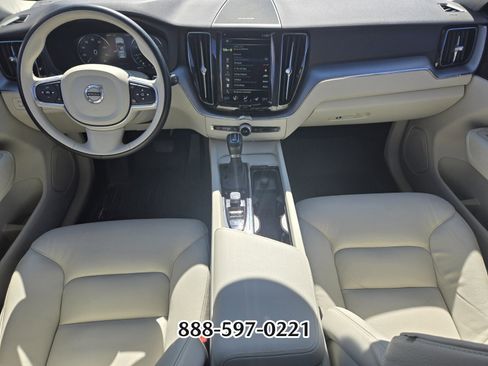 Used 2020 Volvo XC60 T5 Momentum image 14