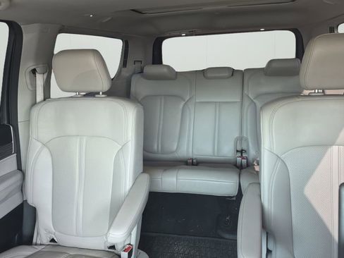 Used 2024 Jeep Wagoneer Series III w/ Premium Group I image 13