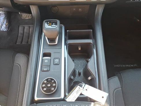 Used 2024 Nissan Pathfinder SV AWD/4WD image 29