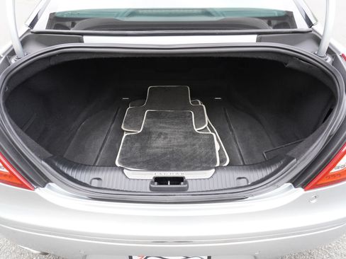 Used 2011 Jaguar XJ RWD image 26