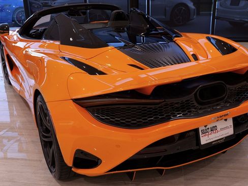 Used 2024 McLaren 750S Spider image 15