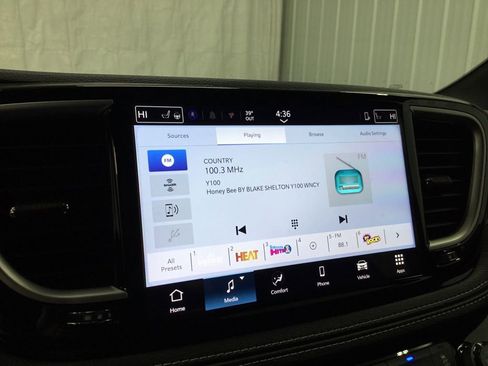 New 2026 Chrysler Pacifica Select image 21