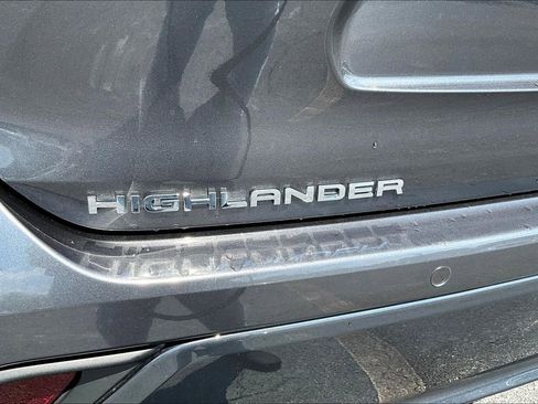 Used 2024 Toyota Highlander Limited image 8