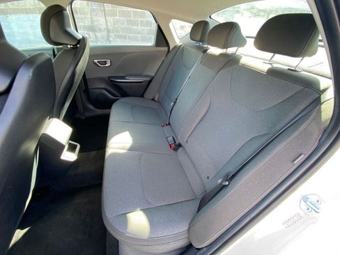 Used 2025 Kia K4 LXS image 36