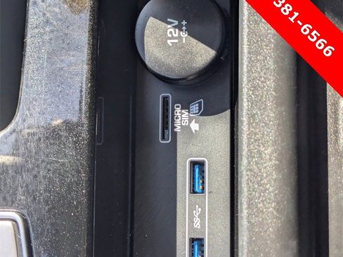 Used 2019 Land Rover Discovery HSE image 15