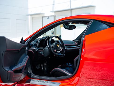 Used 2014 Ferrari 458 Italia Coupe RWD image 14