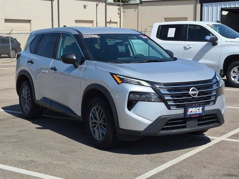 Used 2024 Nissan Rogue S AWD/4WD image 3