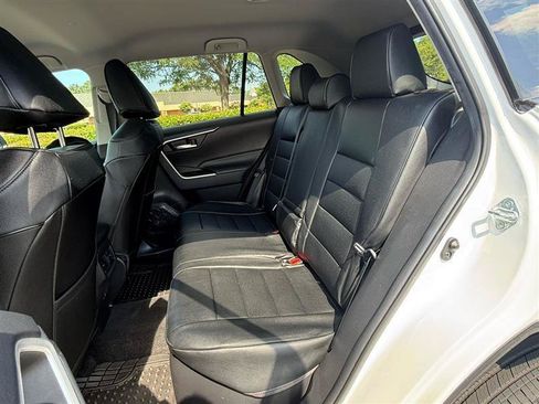 Used 2021 Toyota RAV4 XLE AWD/4WD image 12