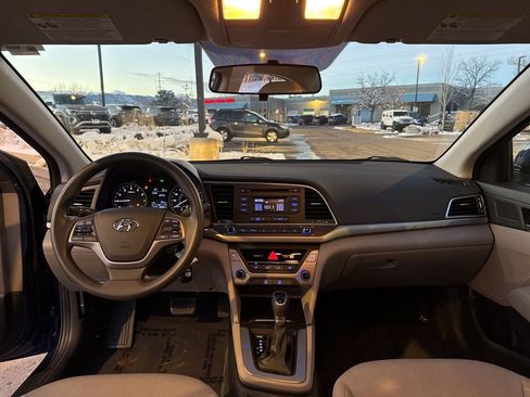 Used 2018 Hyundai Elantra SE image 11
