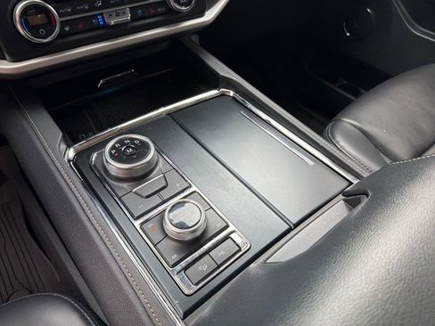 Used 2022 Ford Expedition XLT image 21