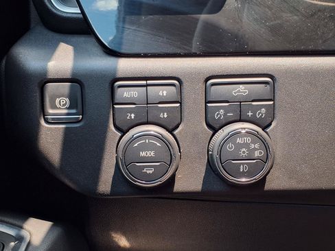 Used 2024 Chevrolet Silverado 1500 LT Trail Boss w/ LPO, Dark Essentials Package AWD/4WD image 22