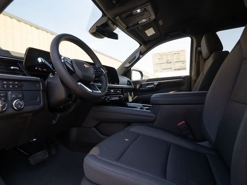 New 2025 Chevrolet Suburban LS image 11