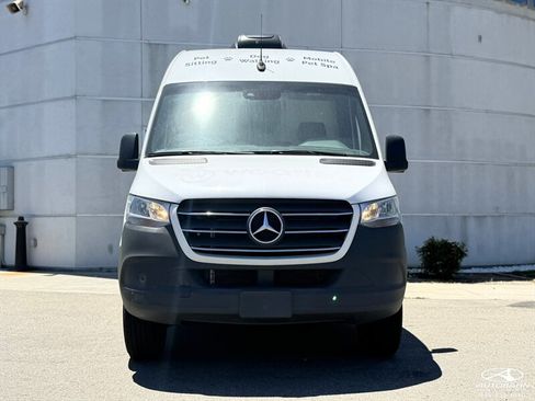 Used 2024 Mercedes-Benz Sprinter 2500 image 2