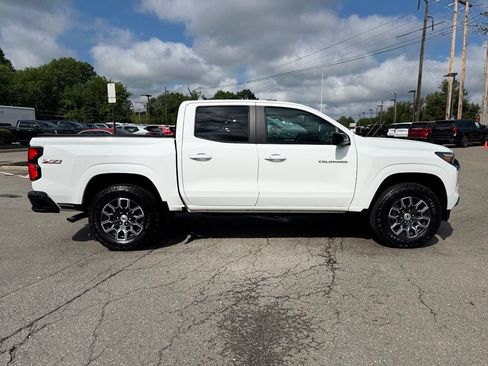 Used 2025 Chevrolet Colorado Z71 w/ Technology Package AWD/4WD image 7
