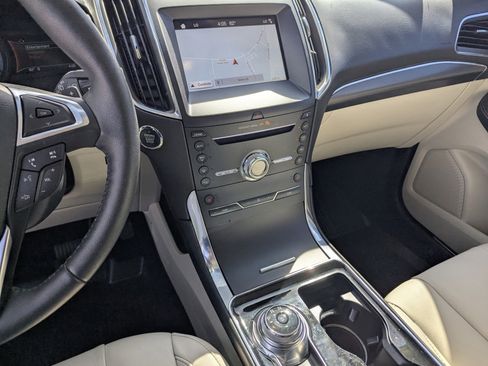 Used 2019 Ford Edge Titanium w/ Cold Weather Package AWD/4WD image 10