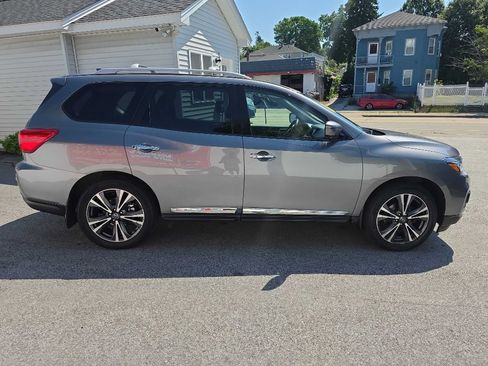 Used 2020 Nissan Pathfinder Platinum AWD/4WD image 3