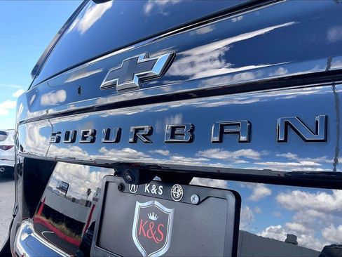 Used 2025 Chevrolet Suburban Z71 AWD/4WD image 8