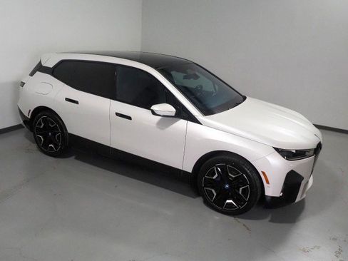 Used 2024 BMW iX xDrive50 w/ Premium Package AWD/4WD image 12
