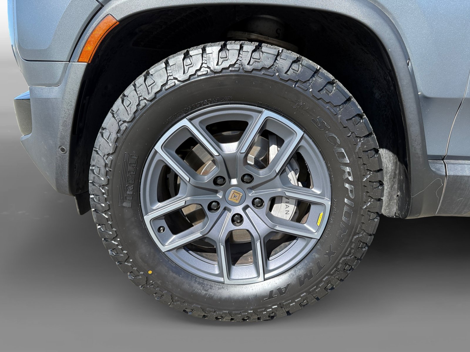 Used 2024 Rivian R1S Adventure Dual AWD/4WD image 9