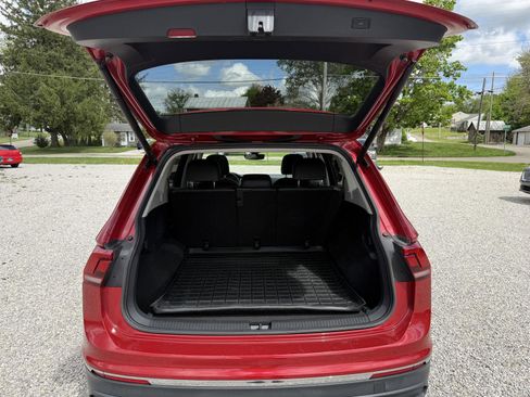 Used 2022 Volkswagen Tiguan SE w/ Panoramic Sunroof Package AWD/4WD image 10