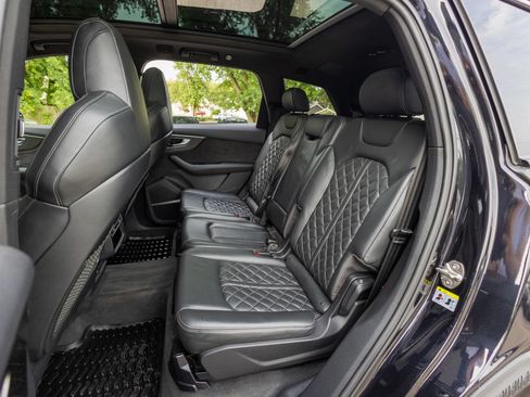 Used 2021 Audi SQ7 Premium Plus w/ Driver Assistance Package AWD/4WD image 31