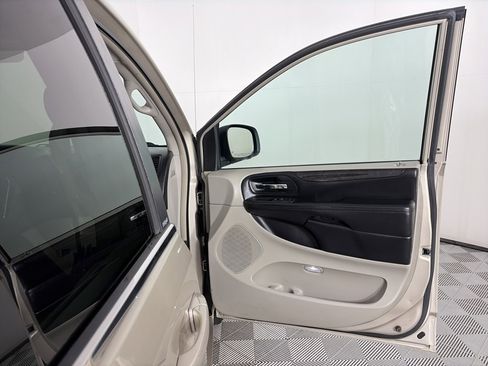 Used 2013 Dodge Grand Caravan Crew w/ Driver Convenience Group image 27