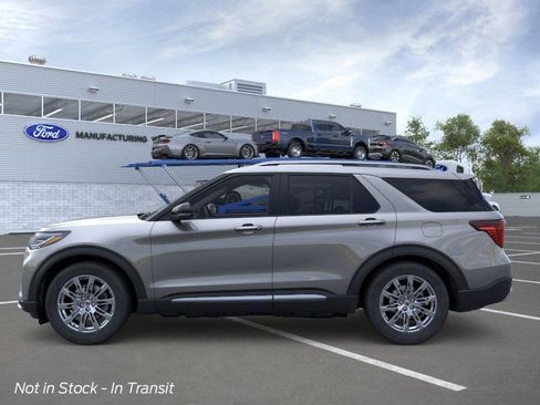 New 2026 Ford Explorer Platinum image 3