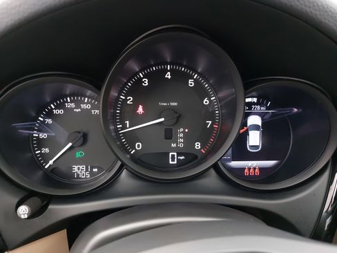 Certified 2025 Porsche Macan image 21