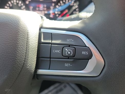 Used 2025 Jeep Compass Latitude AWD/4WD image 18