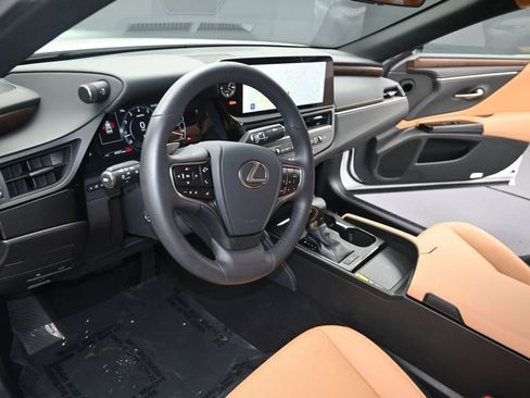 Used 2025 Lexus ES 350 w/ Premium Package FWD image 13
